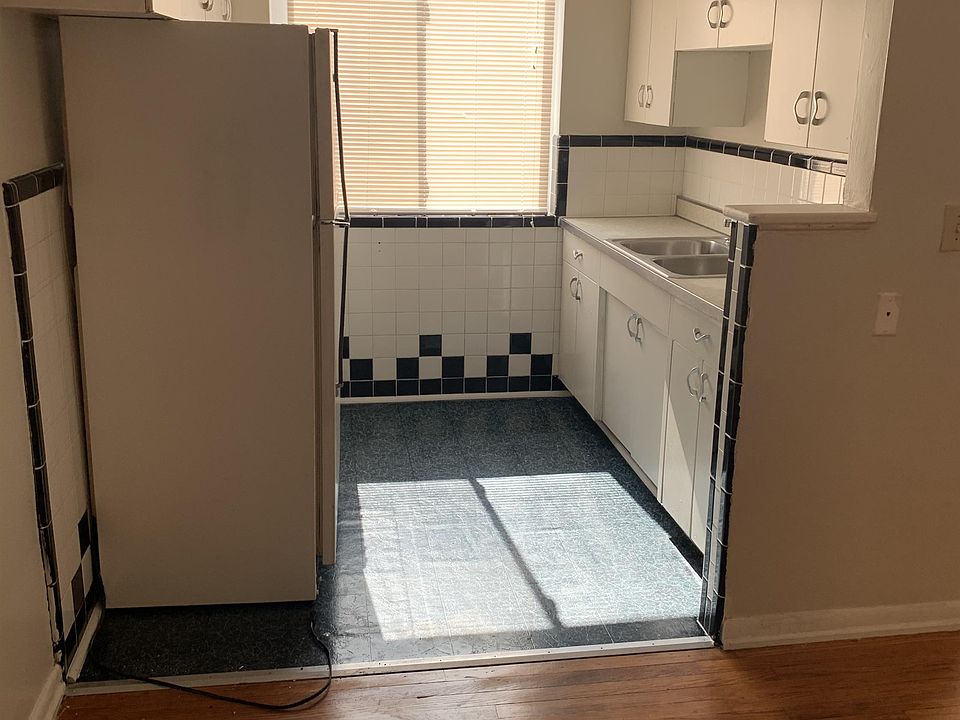 2nd image of 2898 Harrison Ave #4
