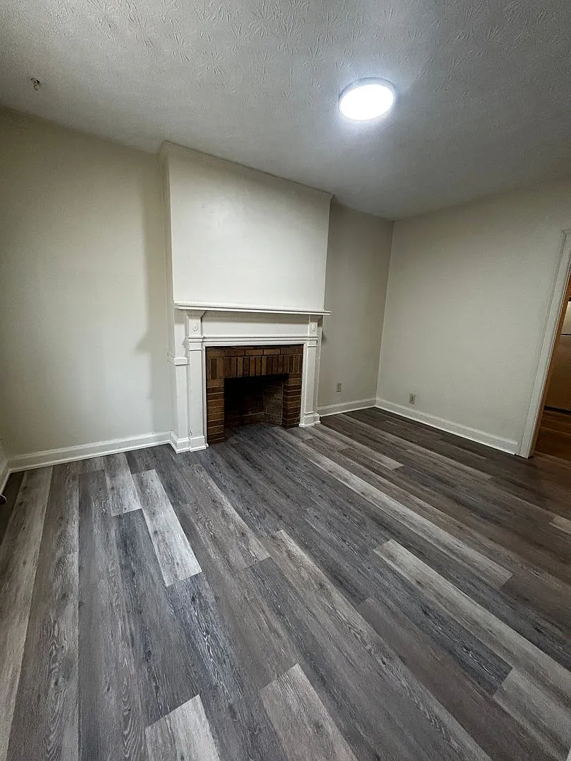 2206 Summit Street — Photo 4