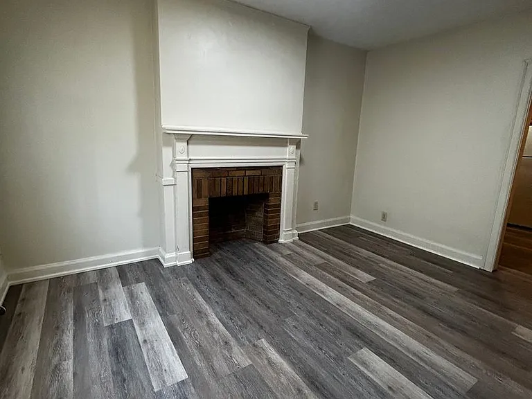 2206 Summit St — Photo 4