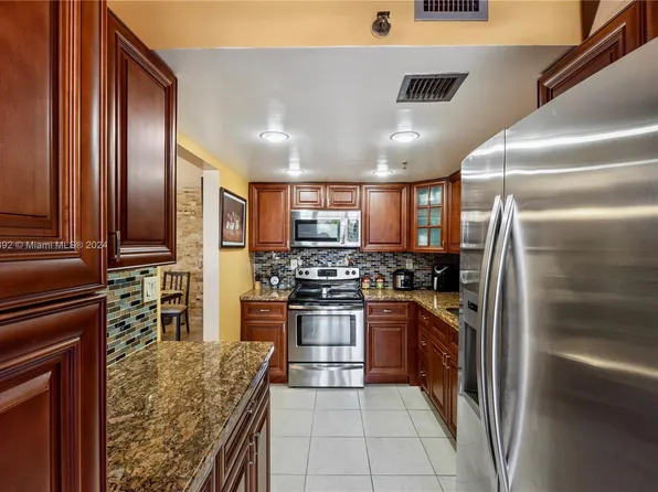 17890 W Dixie Hwy APT 404, North Miami Beach, FL 33160