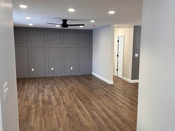 5th image of 1305 N Greenbriar Rd