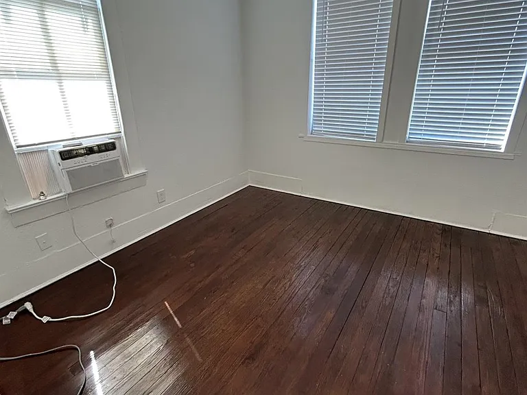 2514 Avenue M #2 — Photo 11