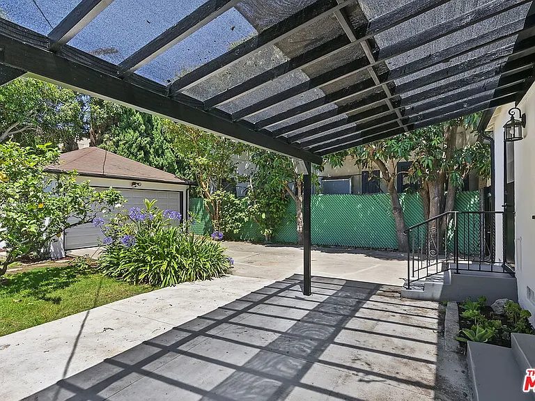 2519 S Bentley Ave — Photo 30