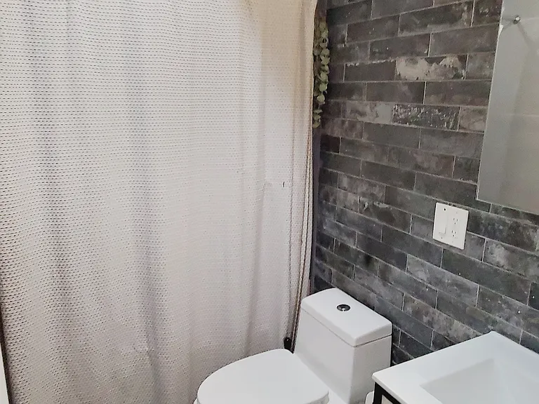 129 Ryerson St #2 — Photo 6