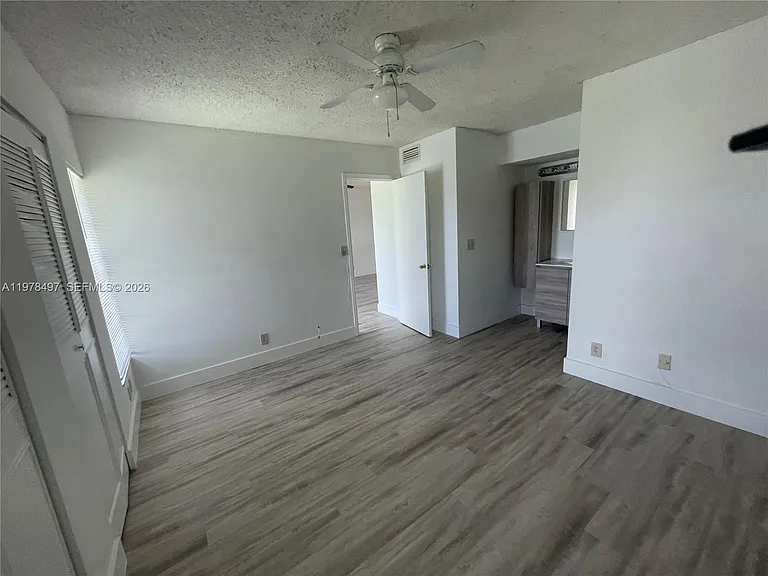 918 Twin Lakes Dr #8-M — Photo 17