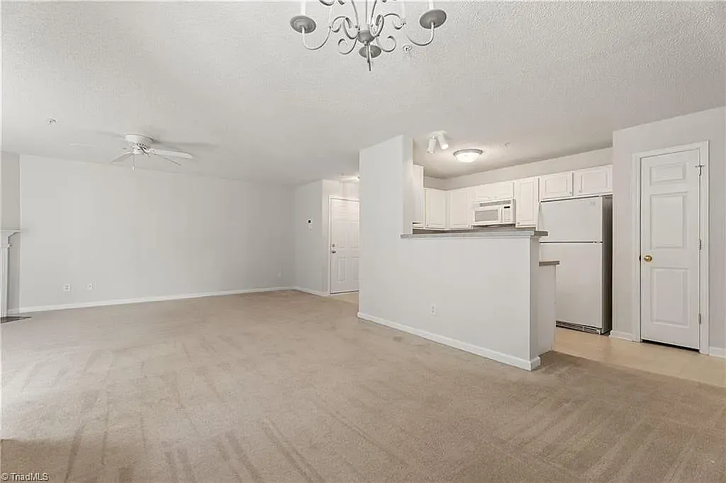 2 bed, 1106 sqft, $1,399 — Photo 4