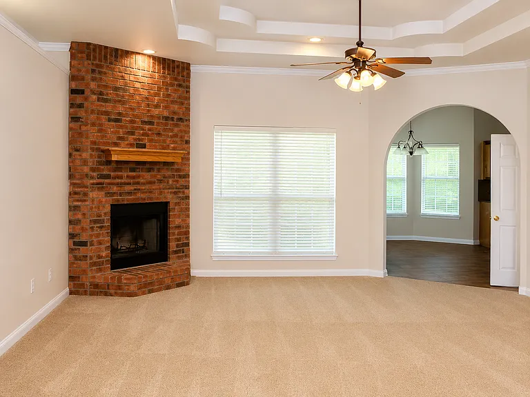 2805 Wisteria Ln — Photo 4