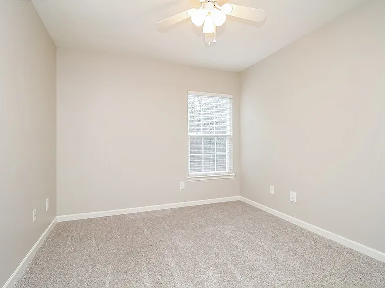 913 Birchmill Point S — Photo 11