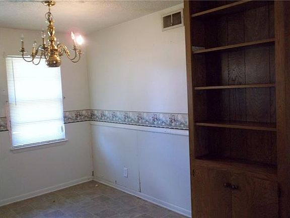 4th image of 203 River Oaks Dr