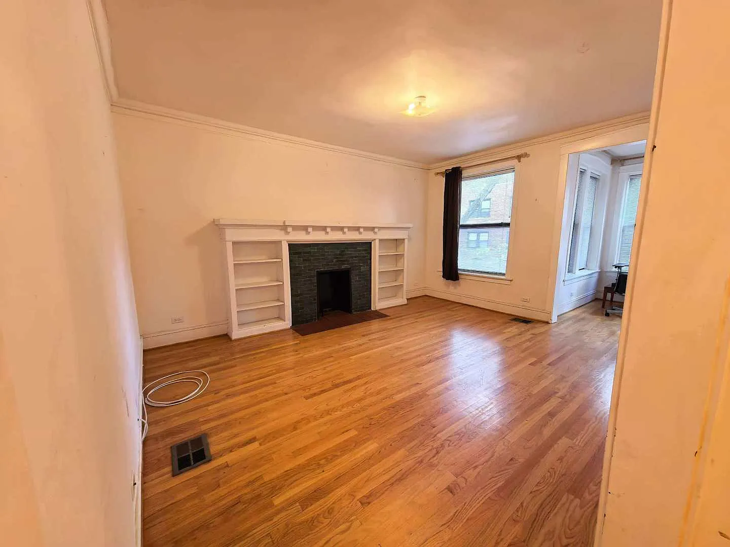 2 bed, 1000 sqft, $1,600 — Photo 4