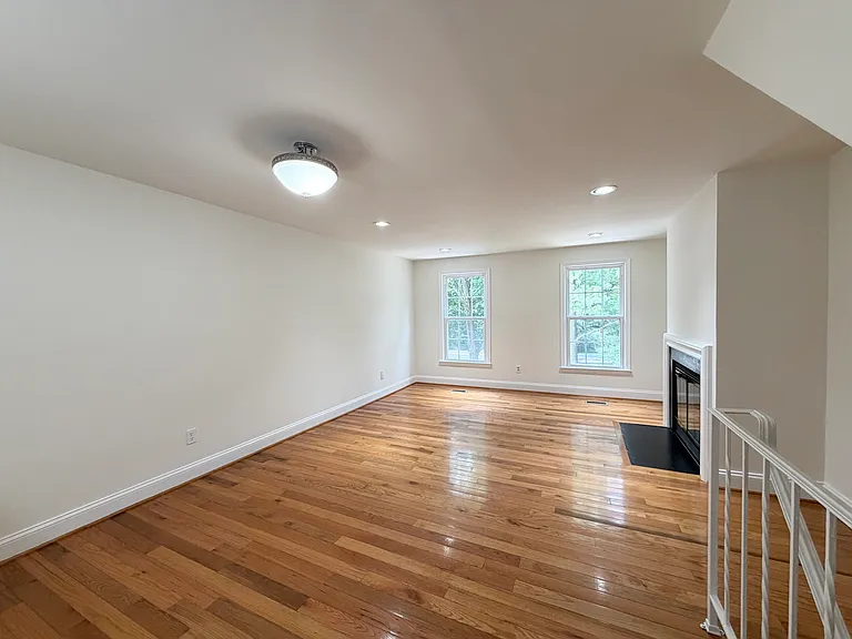 20503 Strath Haven Dr — Photo 4