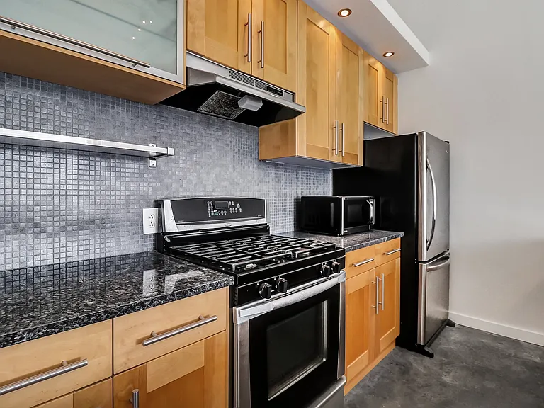 2514 Abercorn St #205 — Photo 22