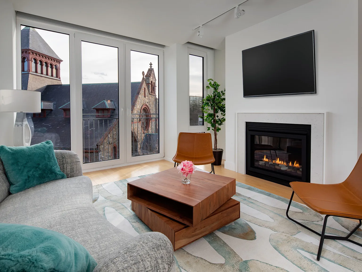 2 bed, 1145 sqft, $5,700 — Photo 2