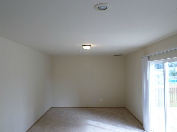 5th image of 9604 209th Ave E