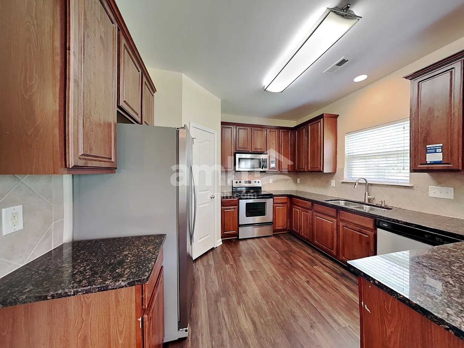 4 bed, 2.5 bath, 2274 sqft, $2,455 — Photo 3