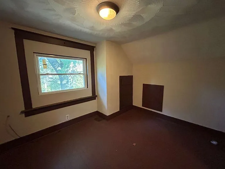 377 Talbot Ave — Photo 11