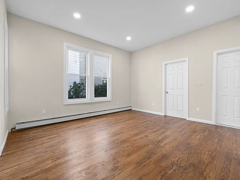 460 S 6th Ave #1 — Photo 10