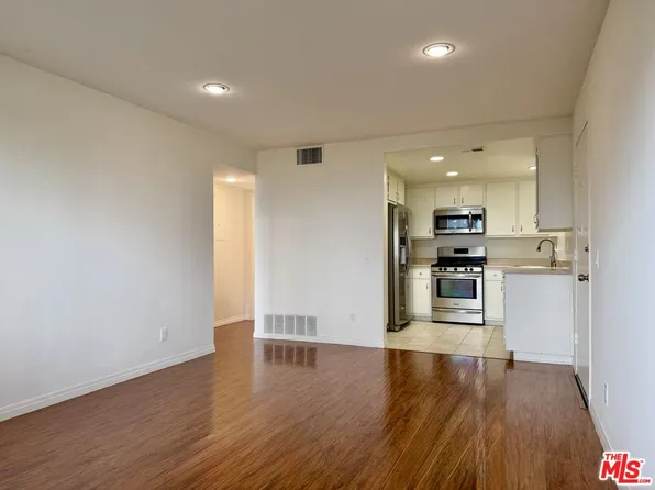 1348 E Hillcrest Dr Unit 69, Thousand Oaks, CA 91362