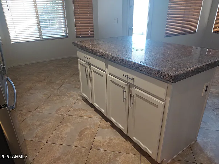 3239 E Kerry Ln — Photo 4