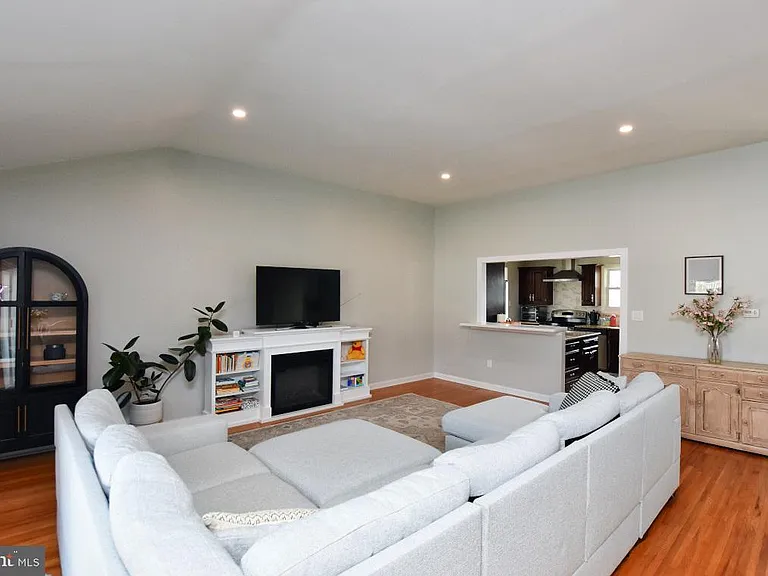 1022 Haral Pl — Photo 7