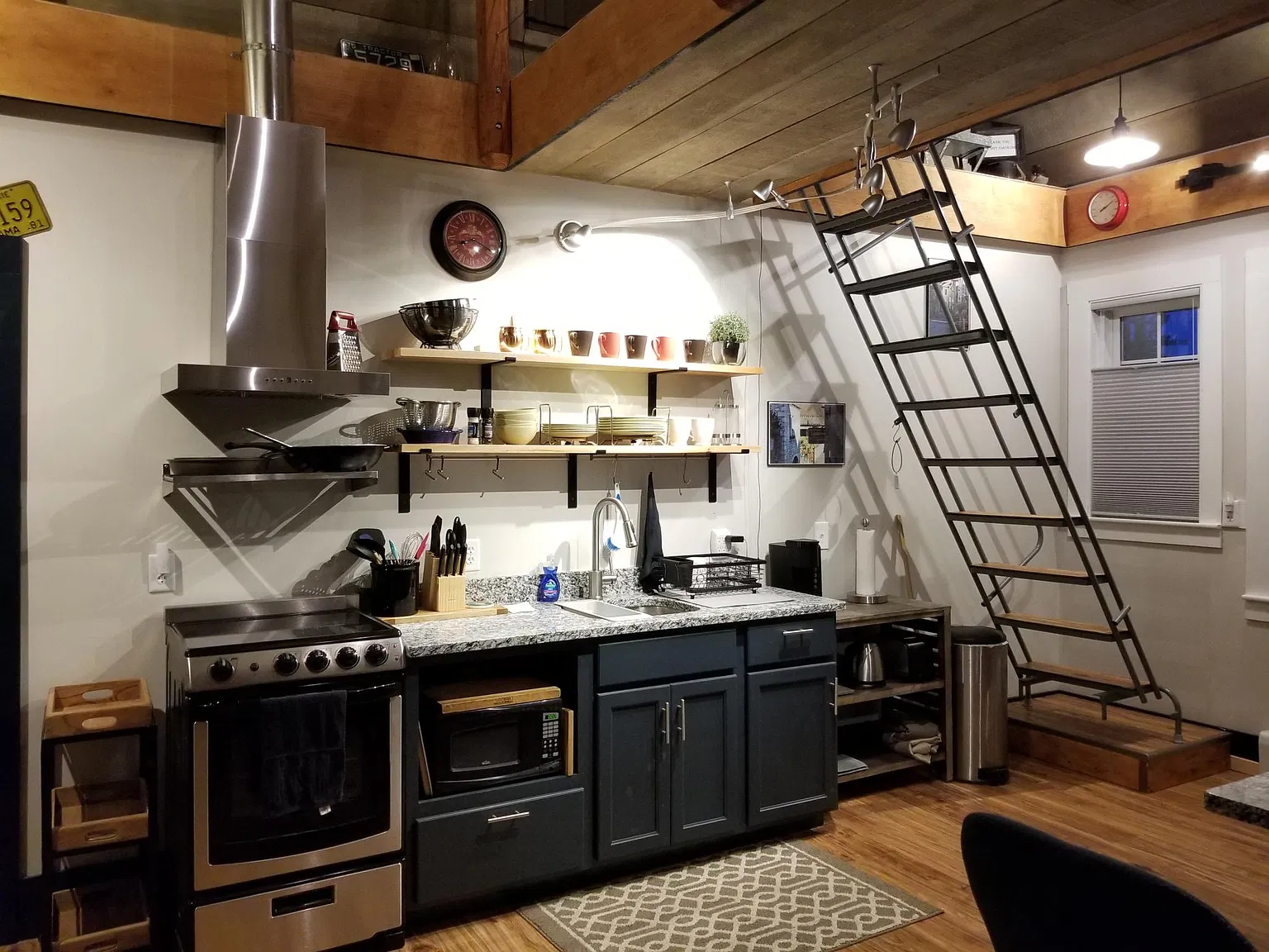 2 bed, 1100 sqft, $2,300 — Photo 2
