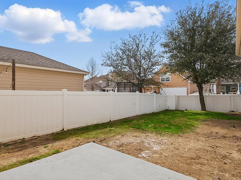 924 Charleston Ln — Photo 20