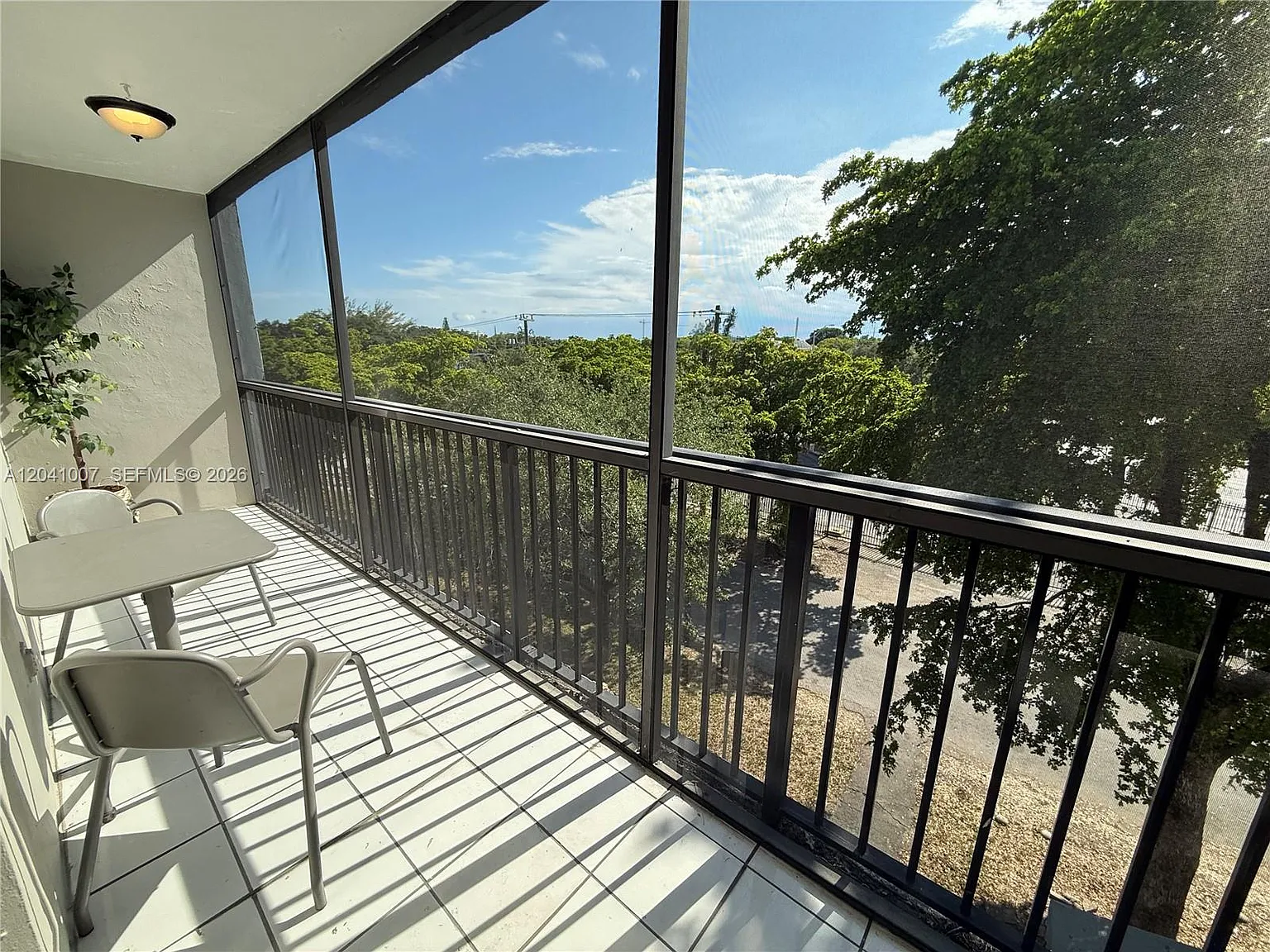 Dixie Terrace Condo — Photo 3