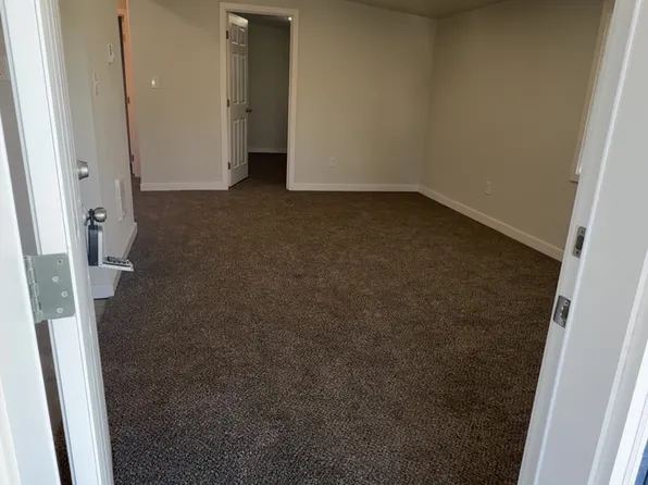 1095 Salmon Ave #1, Coos Bay, OR 97420