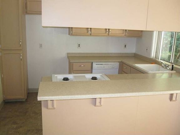 3rd image of 1326 Oak Terrace Ct APT 4