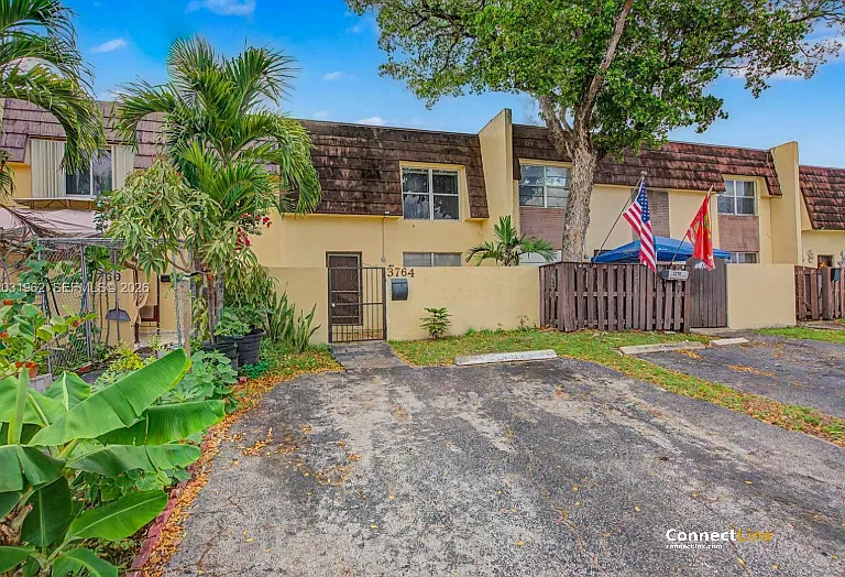 3764 SW 60th Ter #15 — Photo 1