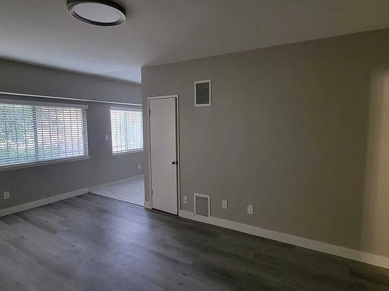 530 S Normandie Ave #16 — Photo 4