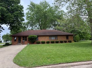 1048 Warren St, Henry, IL 61537