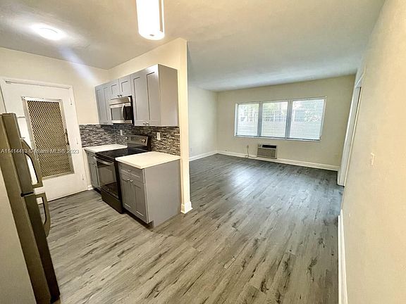4th image of 218 Santillane Ave APT 4