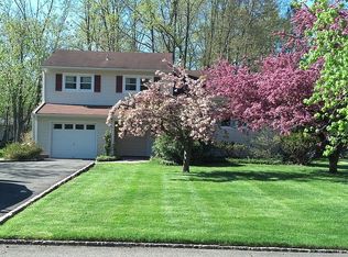 172 River Bend Rd, Berkeley Heights, NJ 07922