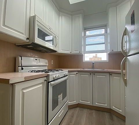 5th image of 2583 Ocean Ave APT 3R