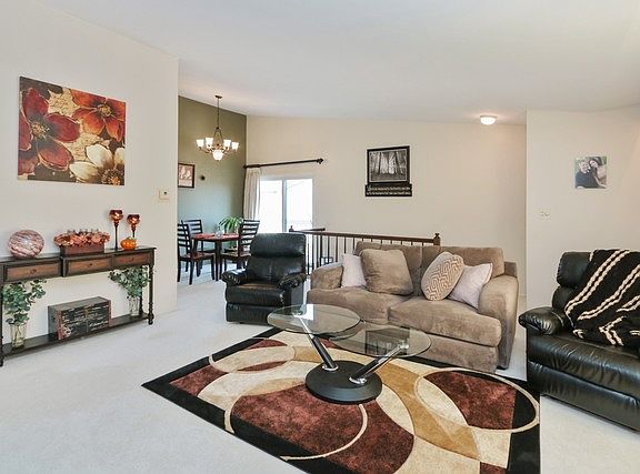 2nd image of 376 Jefferson Ct #376