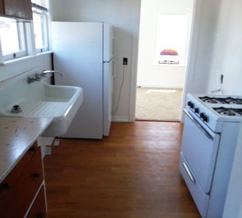 2nd image of 729 1/2 Alabama St