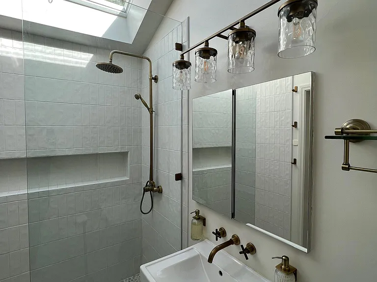 BATHROOM 2