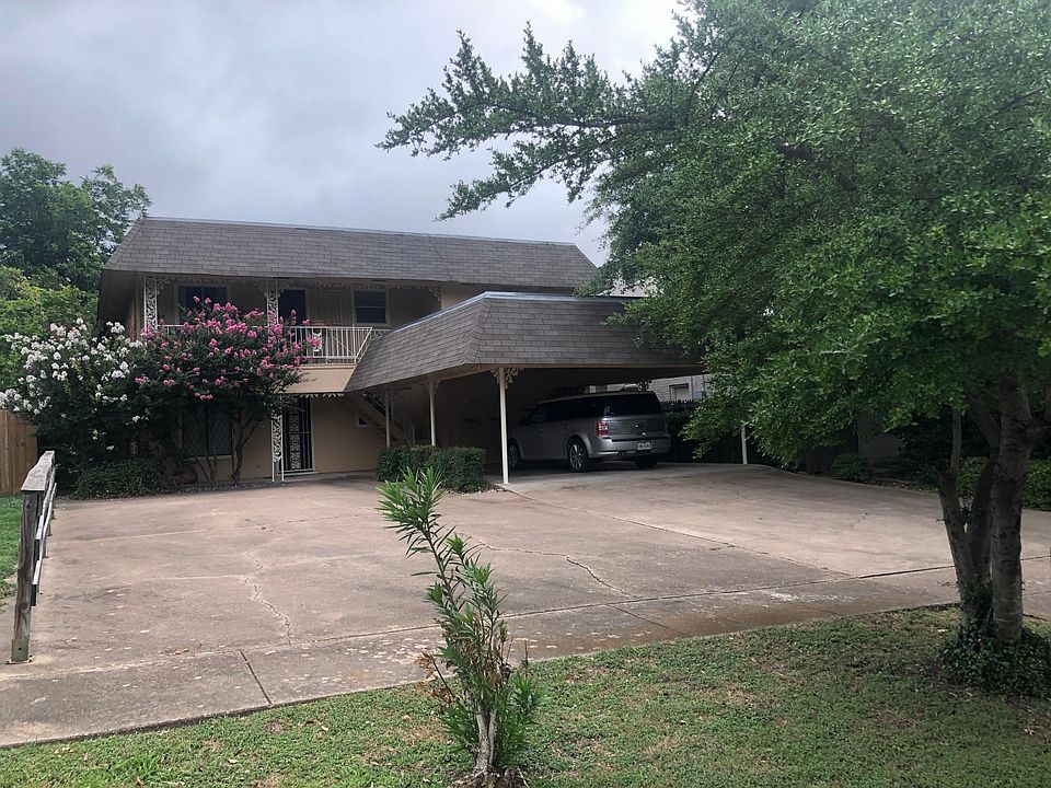 2 car carport and lots of extra parking in front. Bottom unit.