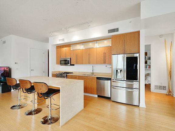 5th image of 901 S 2nd St Unit 208