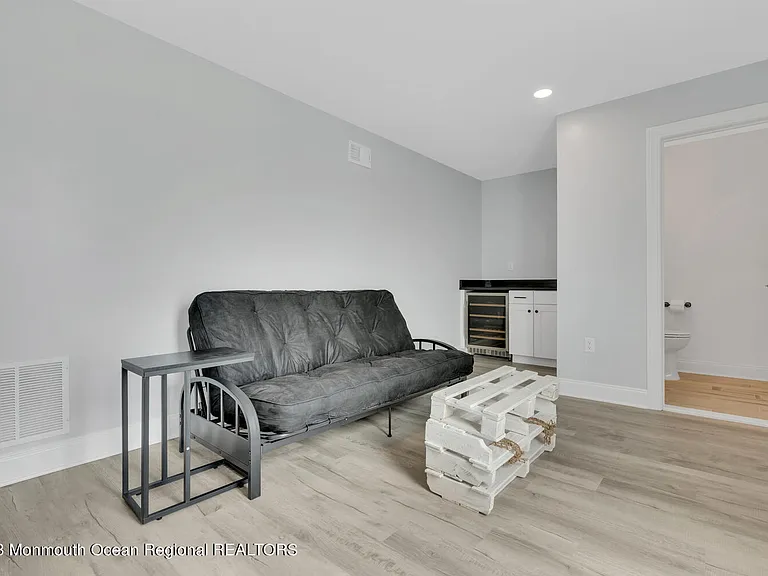 106 8th Ave — Photo 47