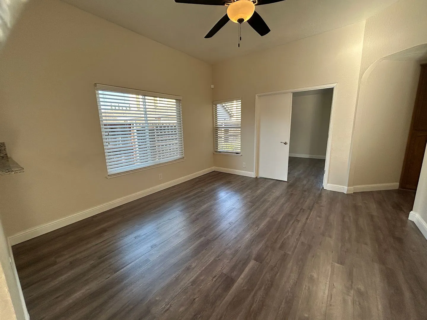 Cozy Elk Grove Halfplex — Photo 2