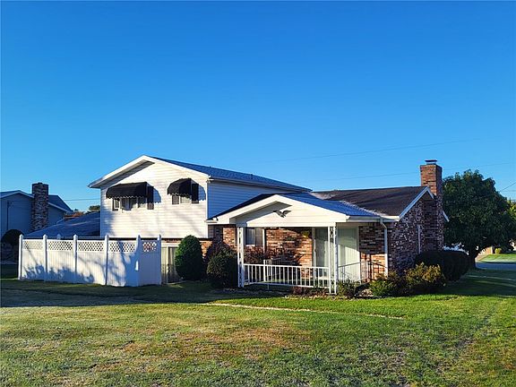 3rd image of 44 Clover Dr