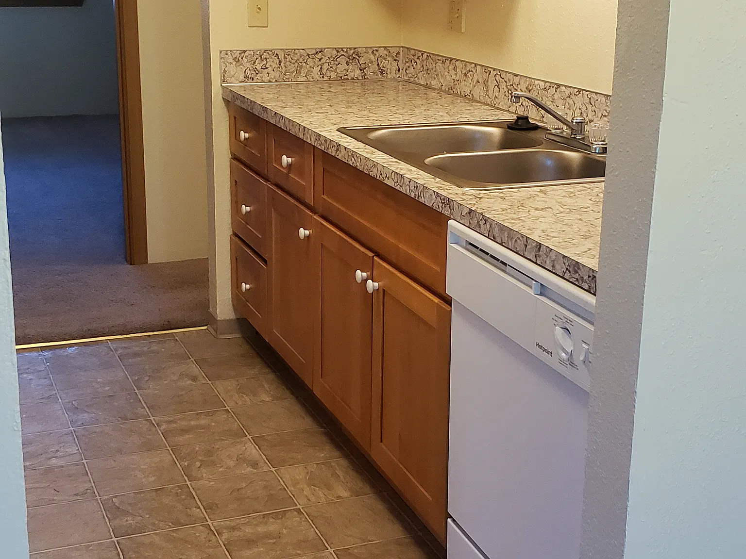 ARBORCREST APARTMENTS — Photo 2