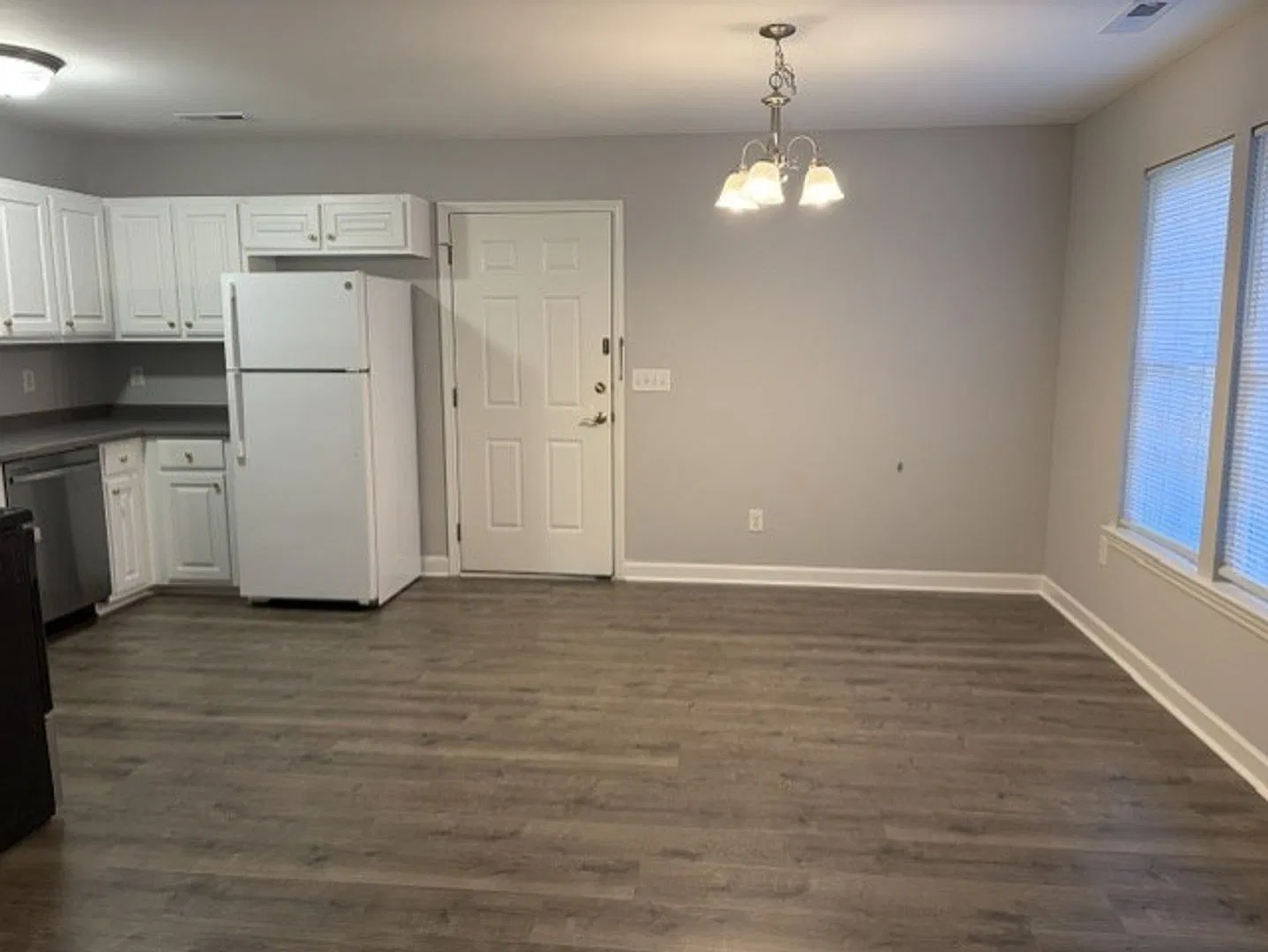 ~~ Pretty 2-bedroom updated duplex in Burlington ~~ — Photo 3