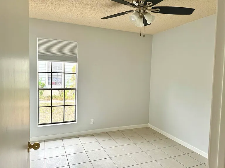 2001 Margalene Way #B — Photo 10