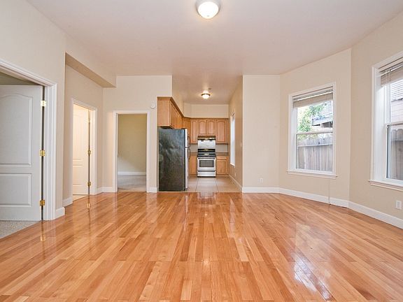3rd image of 1013 Fair Oaks Ave #2
