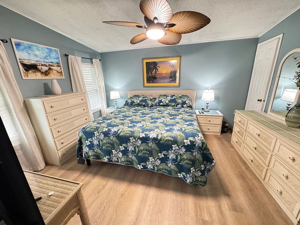 1st image of 706 Oleander Cir