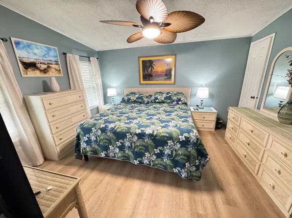 706 Oleander Cir, Barefoot Bay, FL 32976