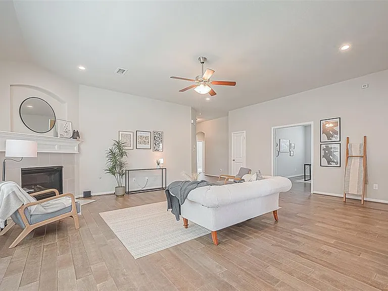1711 Dominion Heights Ln — Photo 2
